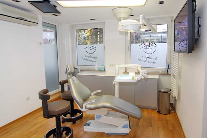Eingriffsraum und OP Zahnarztpraxis Dr. Ingo Röller, Dortmund